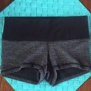 Lululemon boogie short size 2 black/grey